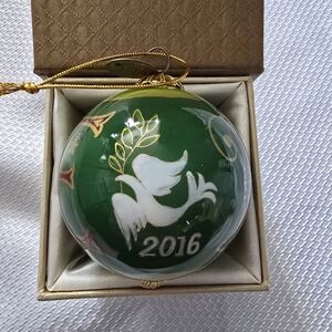 🚨 50% Off 🚨 2016 Peace Pier 1 Imports Ornament